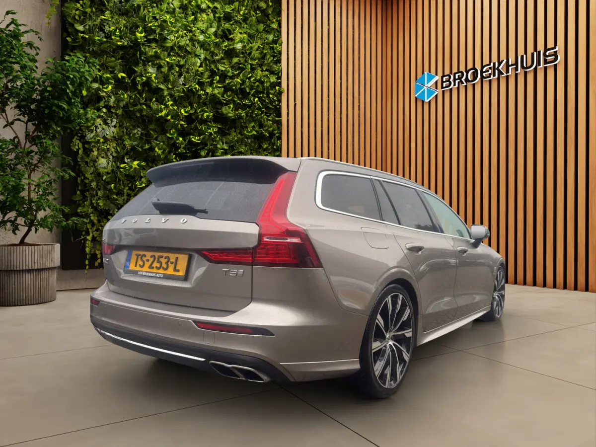 2.0 T5 Inscription | Styling kit | Harman/Kardon | Trekhaak | Camera | Adaptive Cruise | 20" Velgen