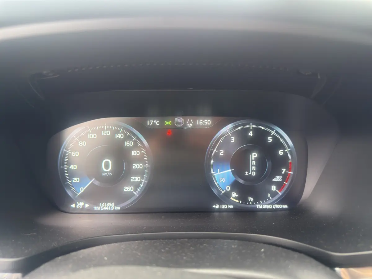 2.0 T5 Inscription | Styling kit | Harman/Kardon | Trekhaak | Camera | Adaptive Cruise | 20" Velgen