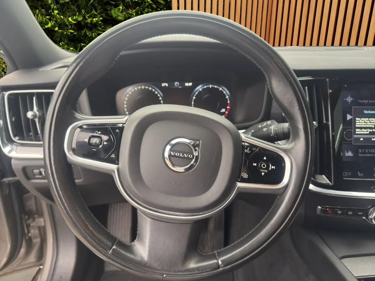 2.0 T5 Inscription | Styling kit | Harman/Kardon | Trekhaak | Camera | Adaptive Cruise | 20" Velgen