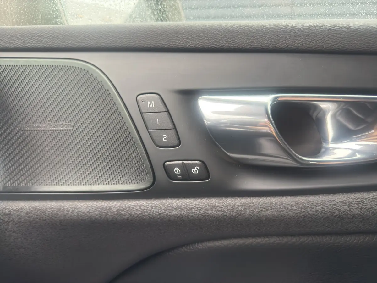 2.0 T5 Inscription | Styling kit | Harman/Kardon | Trekhaak | Camera | Adaptive Cruise | 20" Velgen