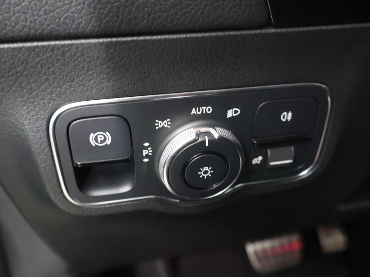 200 Business Solution AMG | Stoelverwarming | Sportstoelen | Apple Carplay |