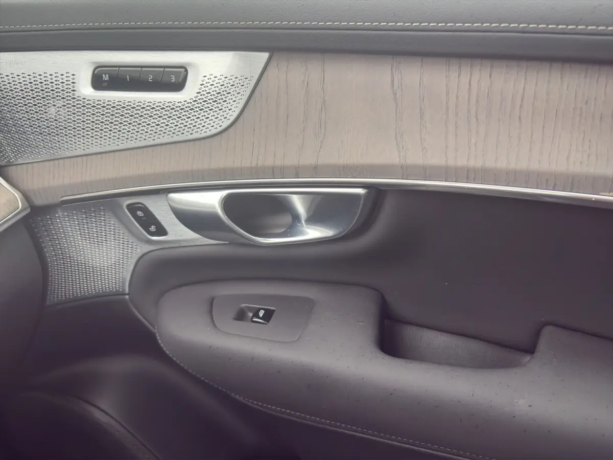 2.0 T8 Plug-in hybrid AWD Ultra Dark | Trekhaak | Luchtvering | Bowers&Wilkins | Massage/ventilatie
