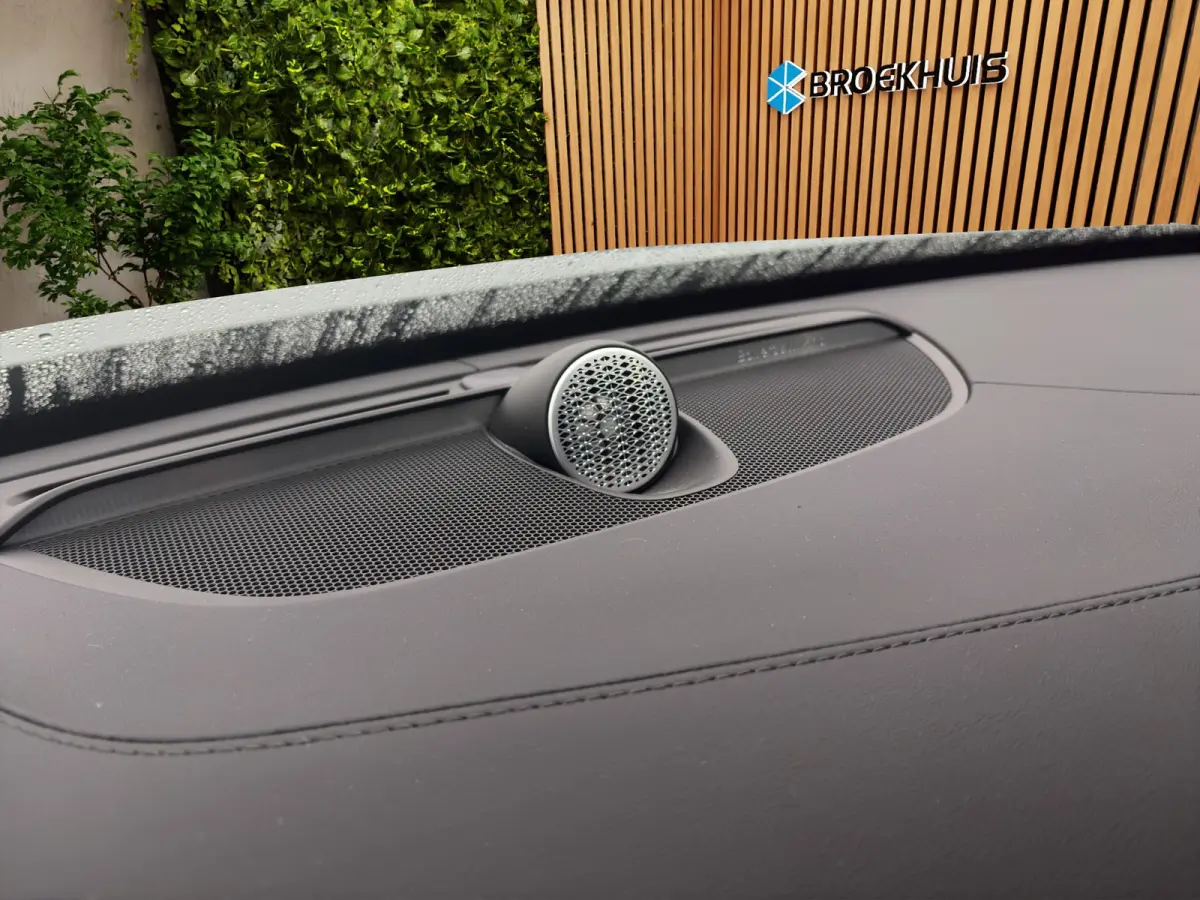 2.0 T8 Plug-in hybrid AWD Ultra Dark | Trekhaak | Luchtvering | Bowers&Wilkins | Massage/ventilatie