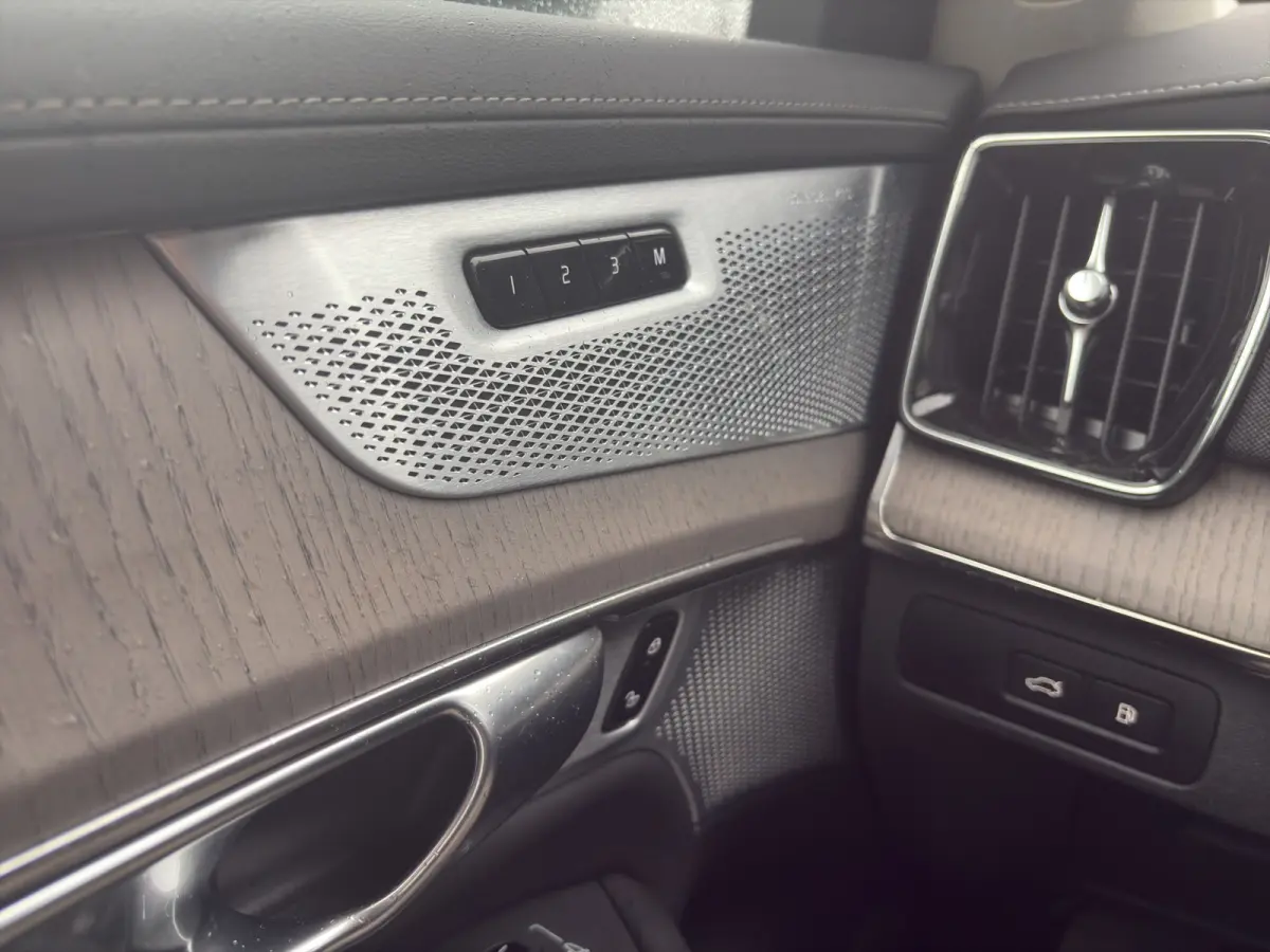 2.0 T8 Plug-in hybrid AWD Ultra Dark | Trekhaak | Luchtvering | Bowers&Wilkins | Massage/ventilatie