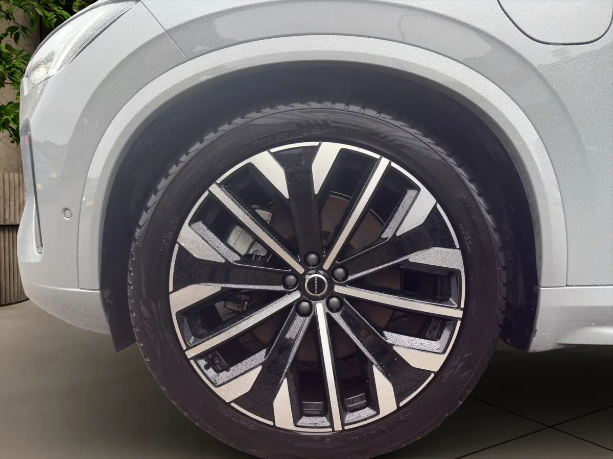 2.0 T8 Plug-in hybrid AWD Ultra Dark | Trekhaak | Luchtvering | Bowers&Wilkins | Massage/ventilatie