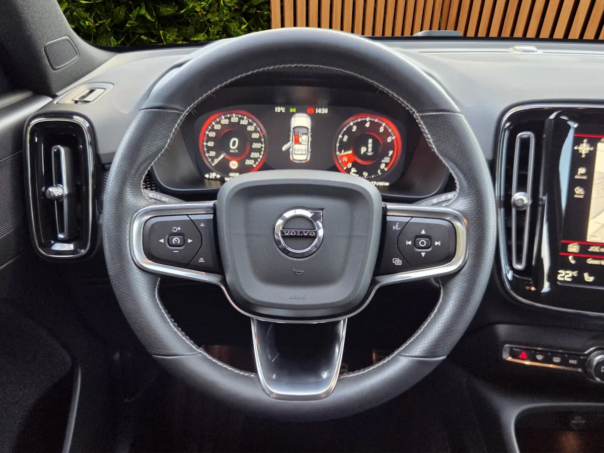 1.5 T3 R-Design | 1e Eigenaar | Camera | Adaptive Cruise | BLIS | Stuur/stoelverwarming