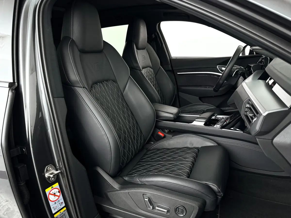 55 quattro S edition 95 kWh | SOH 87% | 360° camera | Bang & Olufsen Premium | Matrix led | Stoelverwarming