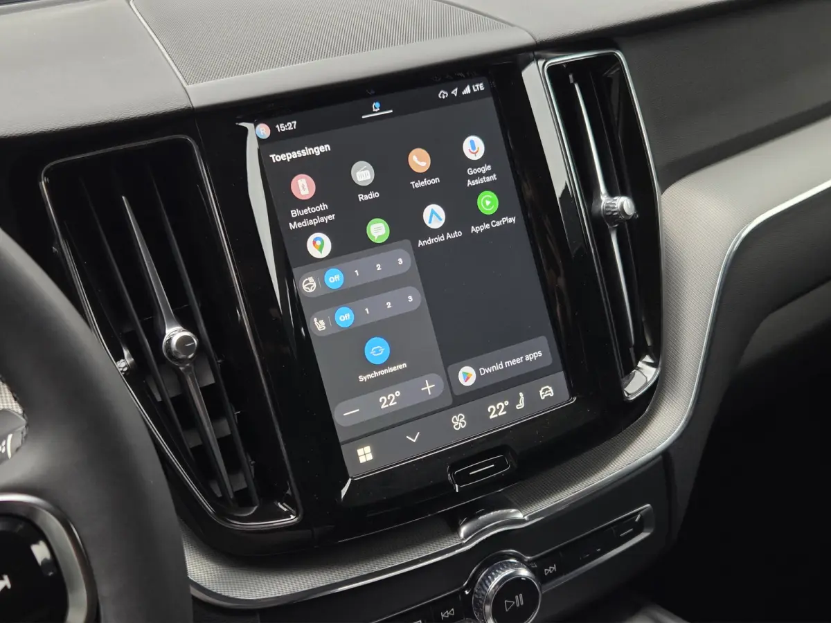 2.0 T6 Plug-in hybrid AWD Plus Dark | Panoramadak | Memory | Camera | Stuur/stoelverwarming | 21" Velgen