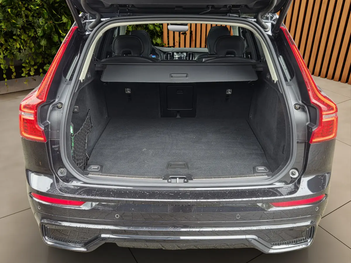 2.0 T6 Plug-in hybrid AWD Plus Dark | Panoramadak | Memory | Camera | Stuur/stoelverwarming | 21" Velgen
