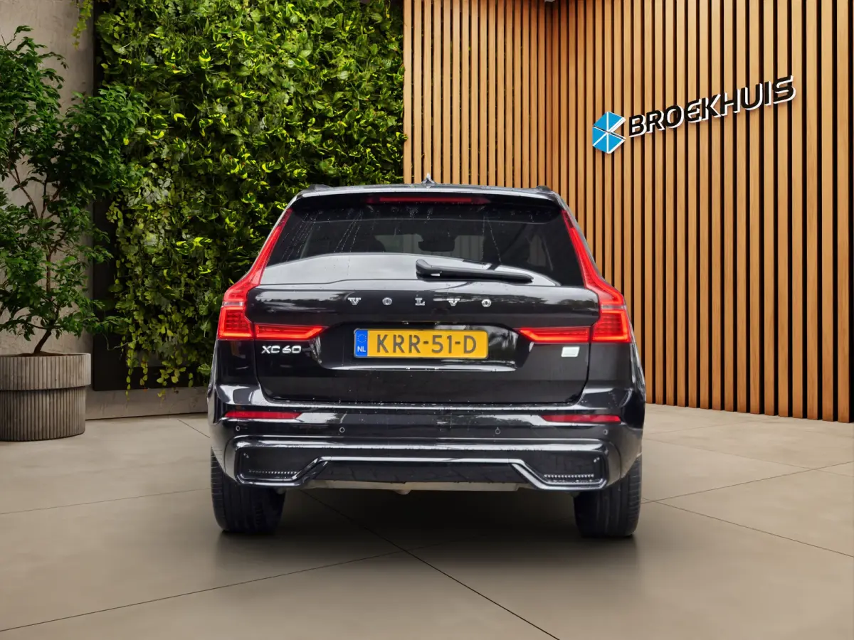 2.0 T6 Plug-in hybrid AWD Plus Dark | Panoramadak | Memory | Camera | Stuur/stoelverwarming | 21" Velgen