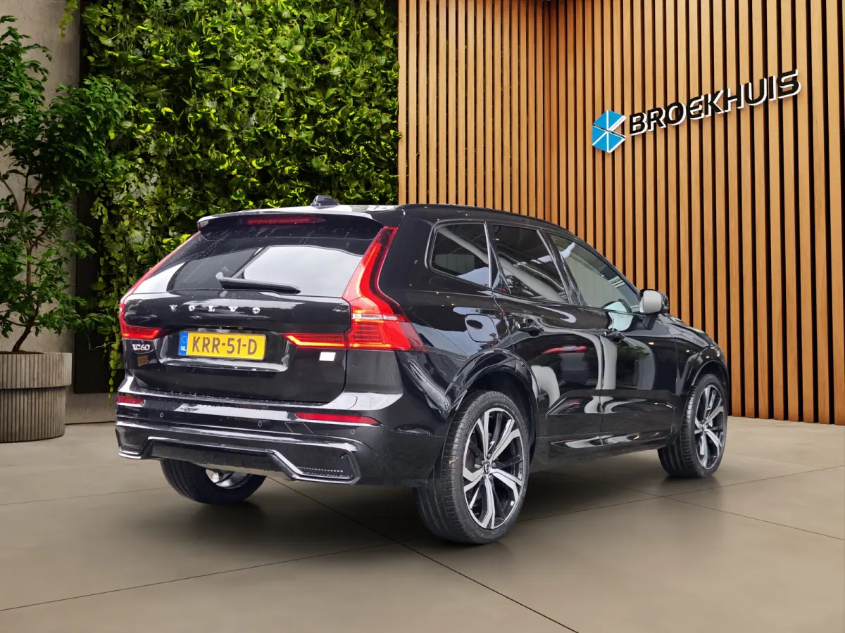 2.0 T6 Plug-in hybrid AWD Plus Dark | Panoramadak | Memory | Camera | Stuur/stoelverwarming | 21" Velgen