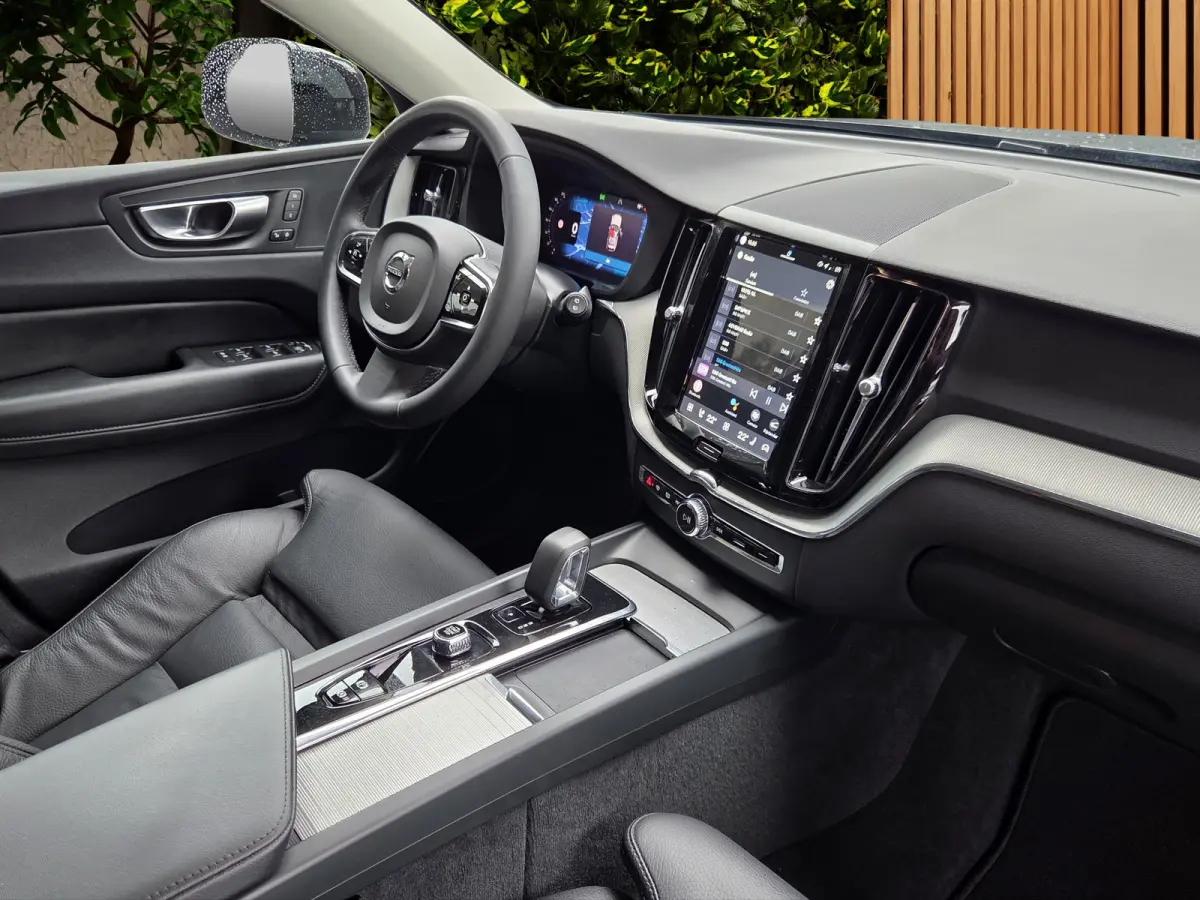 2.0 T6 Plug-in hybrid AWD Plus Dark | Panoramadak | Memory | Camera | Stuur/stoelverwarming | 21" Velgen