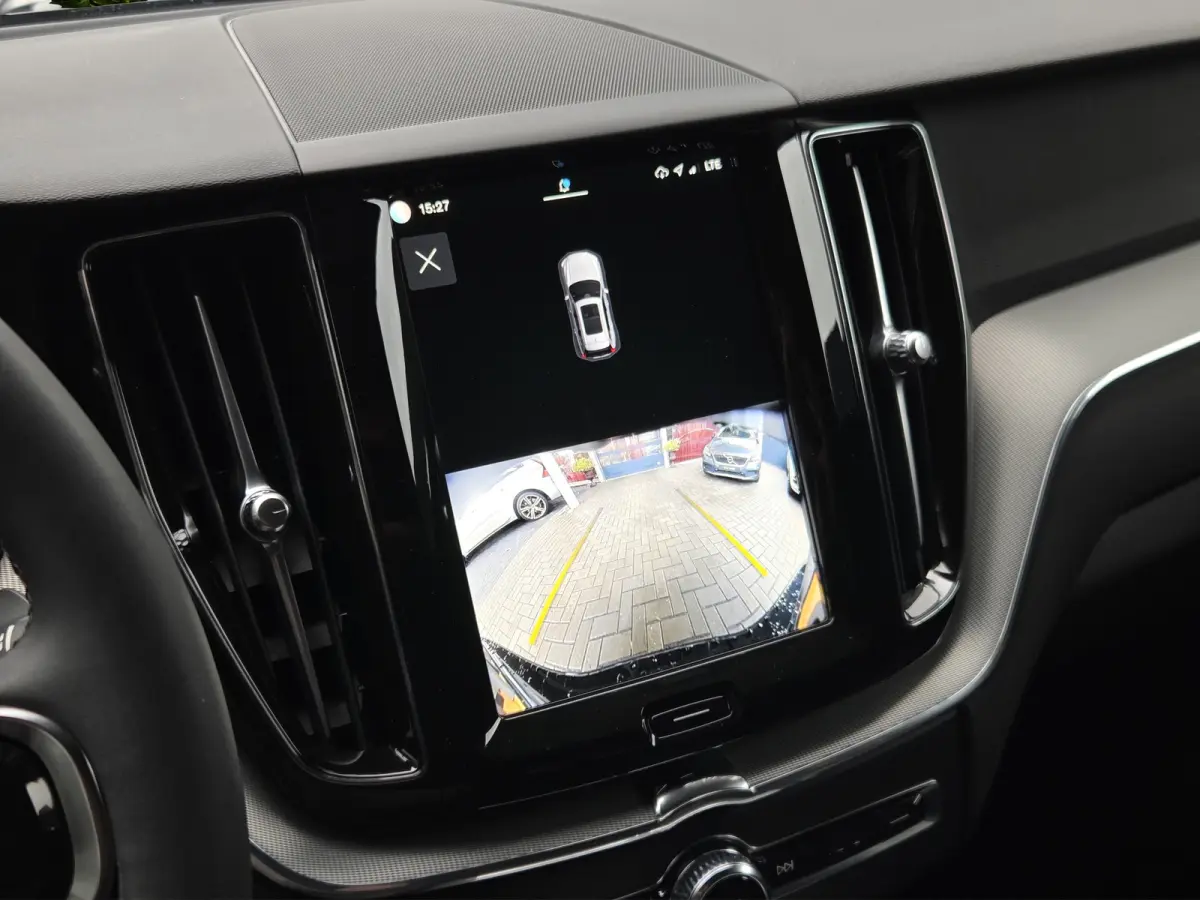 2.0 T6 Plug-in hybrid AWD Plus Dark | Panoramadak | Memory | Camera | Stuur/stoelverwarming | 21" Velgen