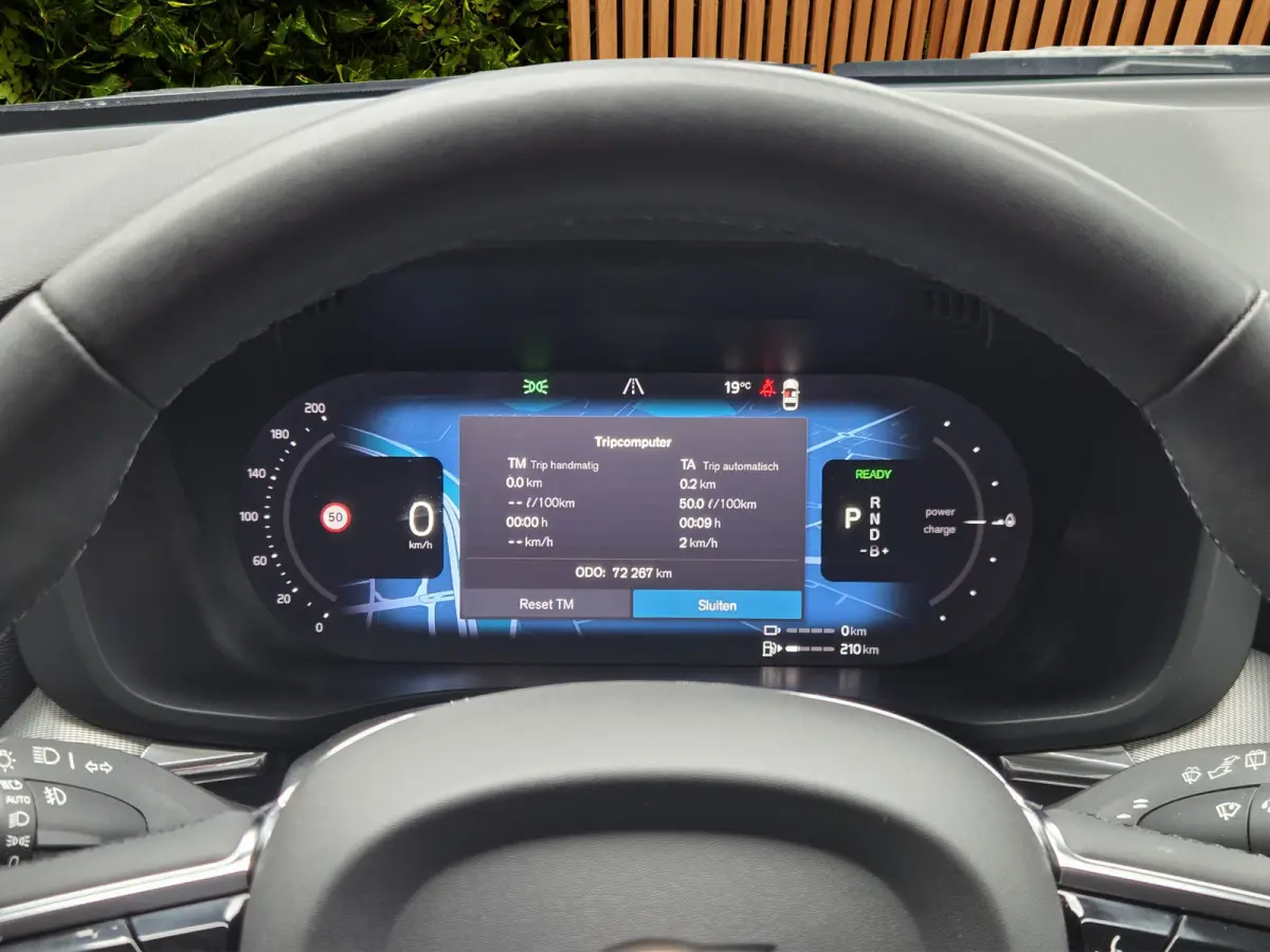 2.0 T6 Plug-in hybrid AWD Plus Dark | Panoramadak | Memory | Camera | Stuur/stoelverwarming | 21" Velgen