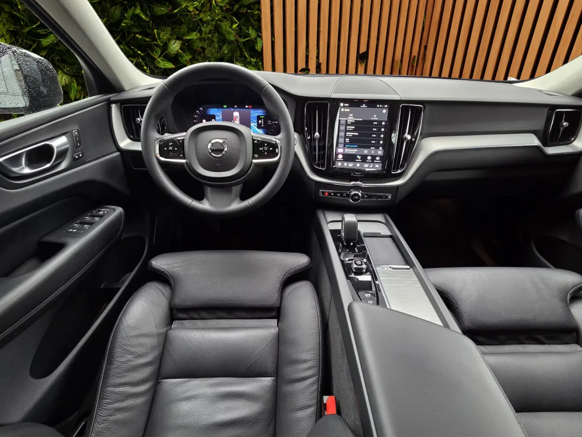 2.0 T6 Plug-in hybrid AWD Plus Dark | Panoramadak | Memory | Camera | Stuur/stoelverwarming | 21" Velgen