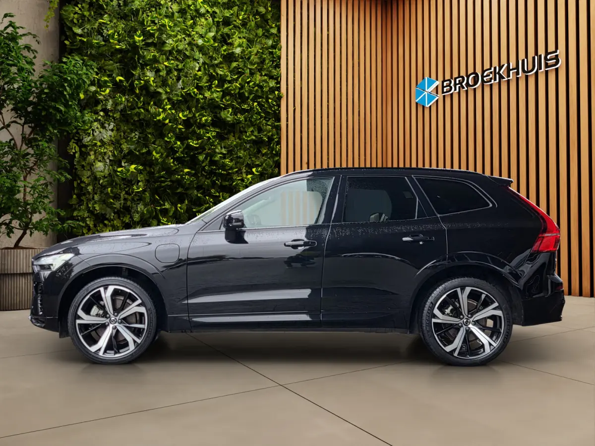 2.0 T6 Plug-in hybrid AWD Plus Dark | Panoramadak | Memory | Camera | Stuur/stoelverwarming | 21" Velgen