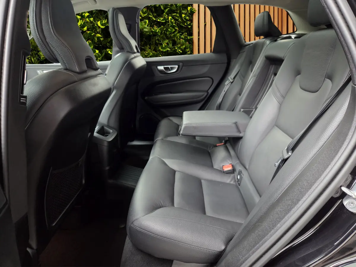 2.0 T6 Plug-in hybrid AWD Plus Dark | Panoramadak | Memory | Camera | Stuur/stoelverwarming | 21" Velgen