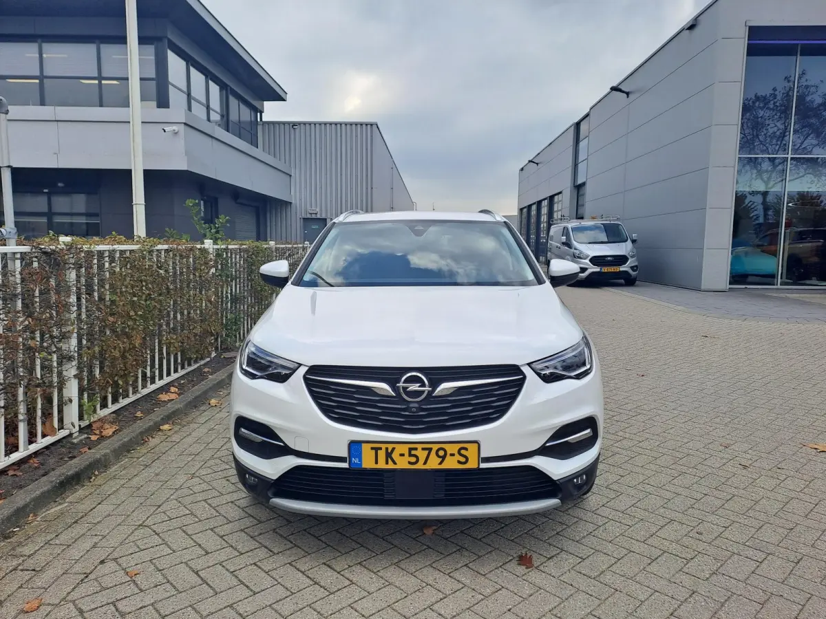 1.2 Turbo Innovation | Stuurverwarming | Stoelverwarming | Navigatie | Achteruitrijcamera | Lane assist | Privacy glas | Afneembare Trekhaak |