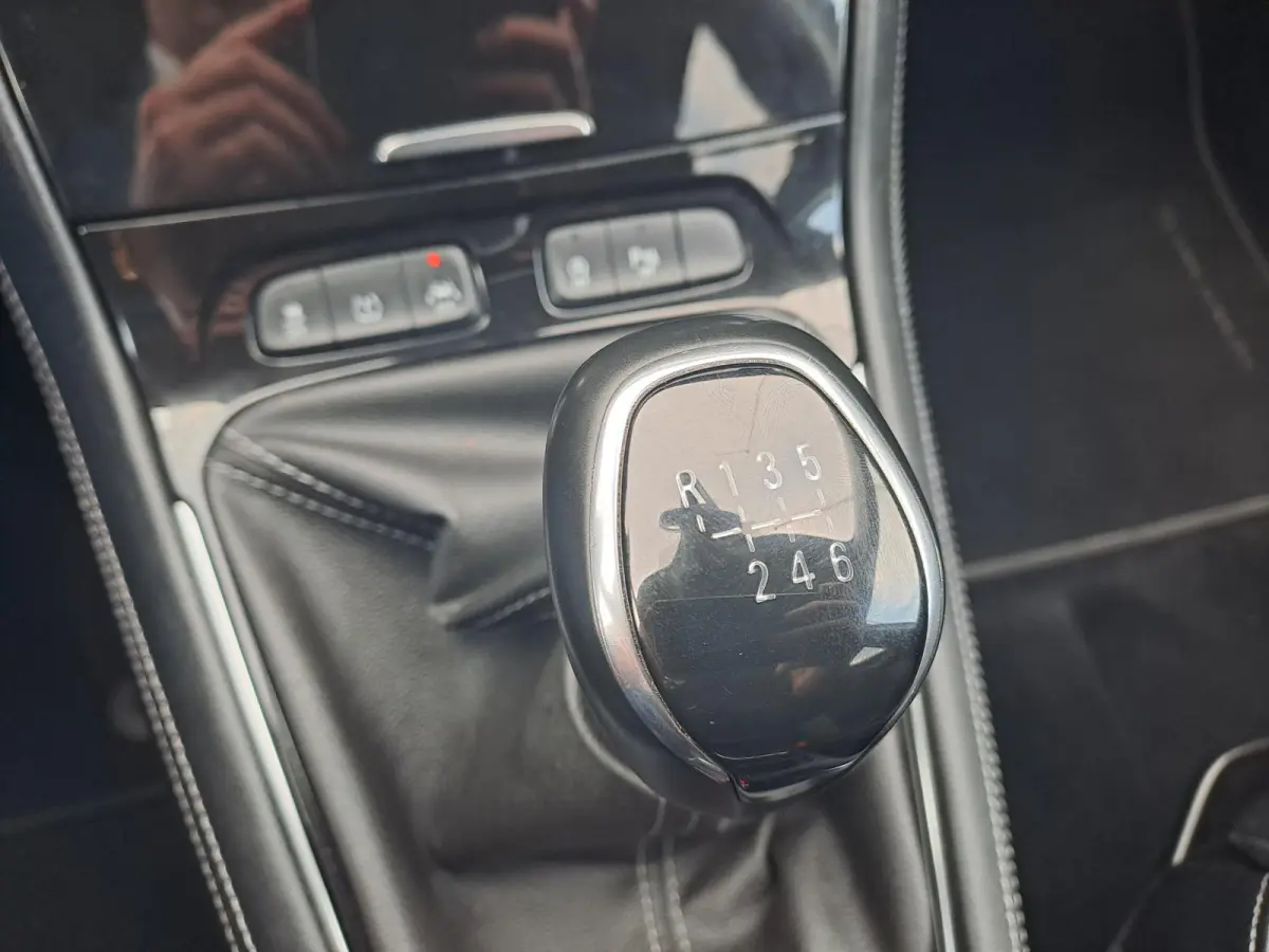1.2 Turbo Innovation | Stuurverwarming | Stoelverwarming | Navigatie | Achteruitrijcamera | Lane assist | Privacy glas | Afneembare Trekhaak |