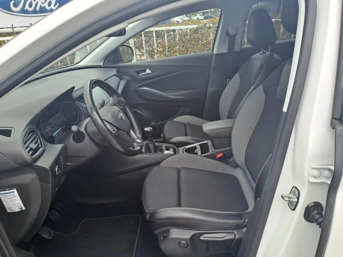 1.2 Turbo Innovation | Stuurverwarming | Stoelverwarming | Navigatie | Achteruitrijcamera | Lane assist | Privacy glas | Afneembare Trekhaak |