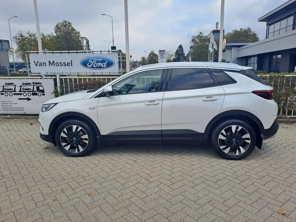 1.2 Turbo Innovation | Stuurverwarming | Stoelverwarming | Navigatie | Achteruitrijcamera | Lane assist | Privacy glas | Afneembare Trekhaak |