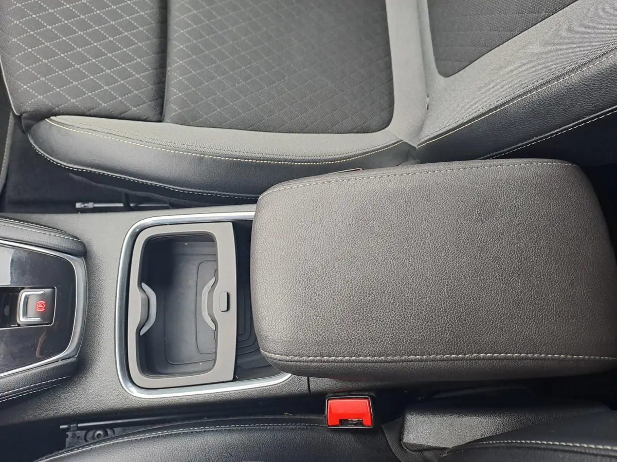 1.2 Turbo Innovation | Stuurverwarming | Stoelverwarming | Navigatie | Achteruitrijcamera | Lane assist | Privacy glas | Afneembare Trekhaak |