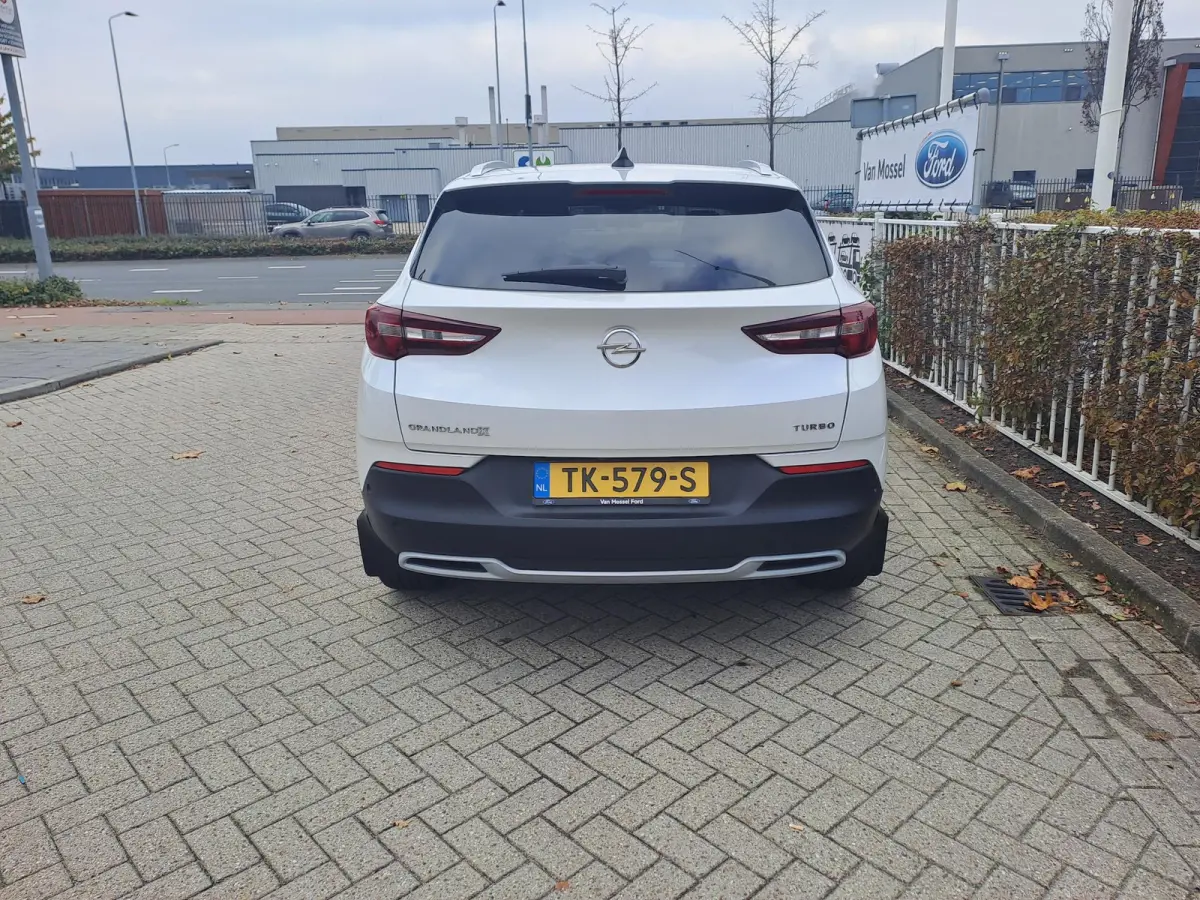 1.2 Turbo Innovation | Stuurverwarming | Stoelverwarming | Navigatie | Achteruitrijcamera | Lane assist | Privacy glas | Afneembare Trekhaak |