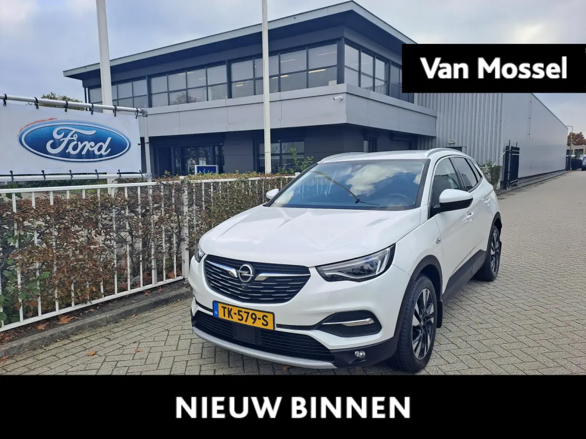 1.2 Turbo Innovation | Stuurverwarming | Stoelverwarming | Navigatie | Achteruitrijcamera | Lane assist | Privacy glas | Afneembare Trekhaak |