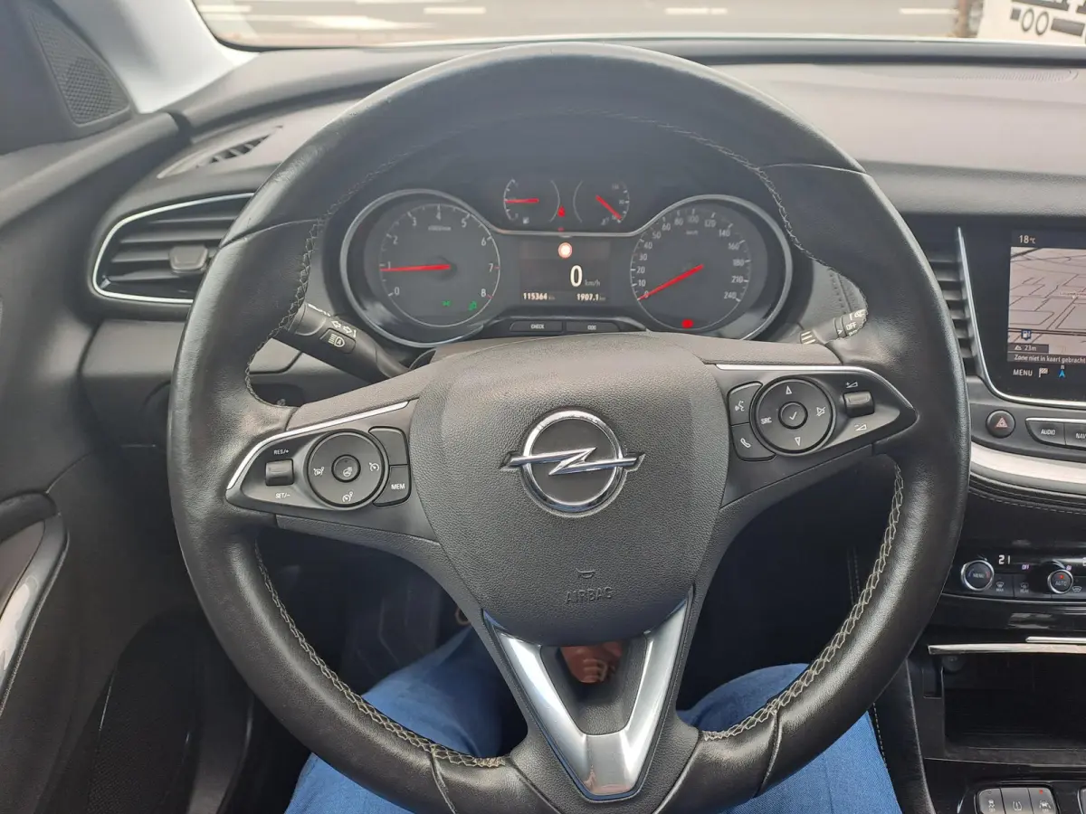 1.2 Turbo Innovation | Stuurverwarming | Stoelverwarming | Navigatie | Achteruitrijcamera | Lane assist | Privacy glas | Afneembare Trekhaak |