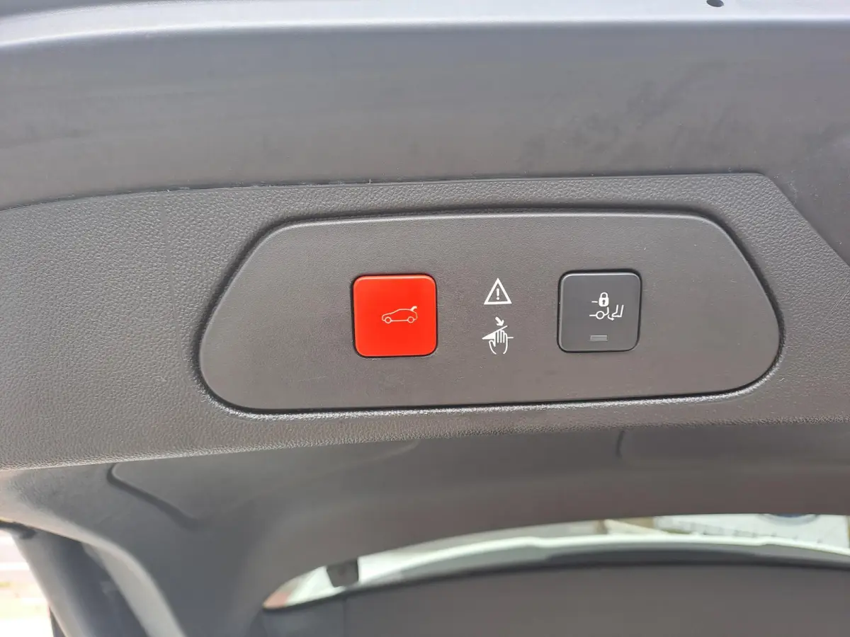 1.2 Turbo Innovation | Stuurverwarming | Stoelverwarming | Navigatie | Achteruitrijcamera | Lane assist | Privacy glas | Afneembare Trekhaak |
