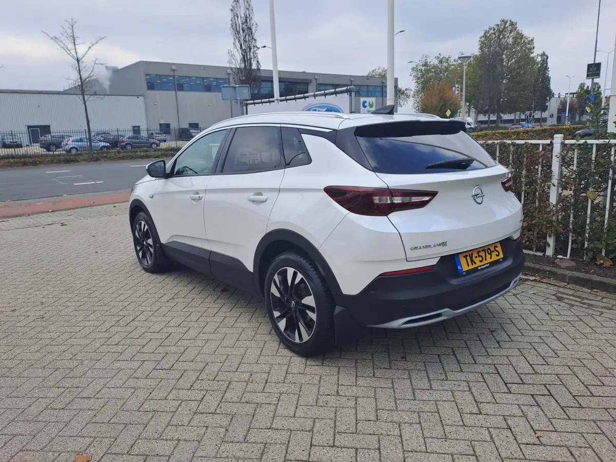 1.2 Turbo Innovation | Stuurverwarming | Stoelverwarming | Navigatie | Achteruitrijcamera | Lane assist | Privacy glas | Afneembare Trekhaak |