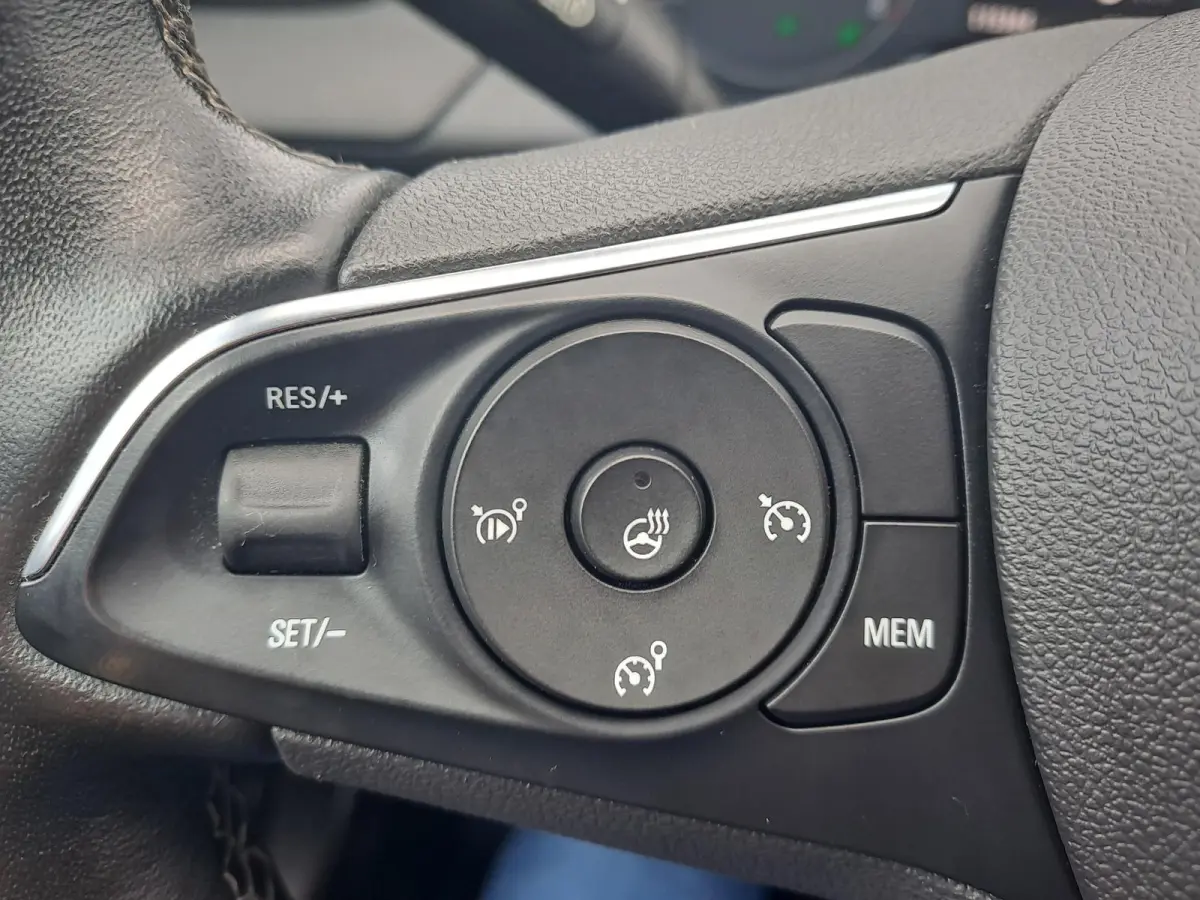 1.2 Turbo Innovation | Stuurverwarming | Stoelverwarming | Navigatie | Achteruitrijcamera | Lane assist | Privacy glas | Afneembare Trekhaak |