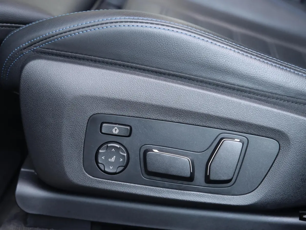 High Executive 80 kWh M-sport | SOH 97,2% | Panoramadak