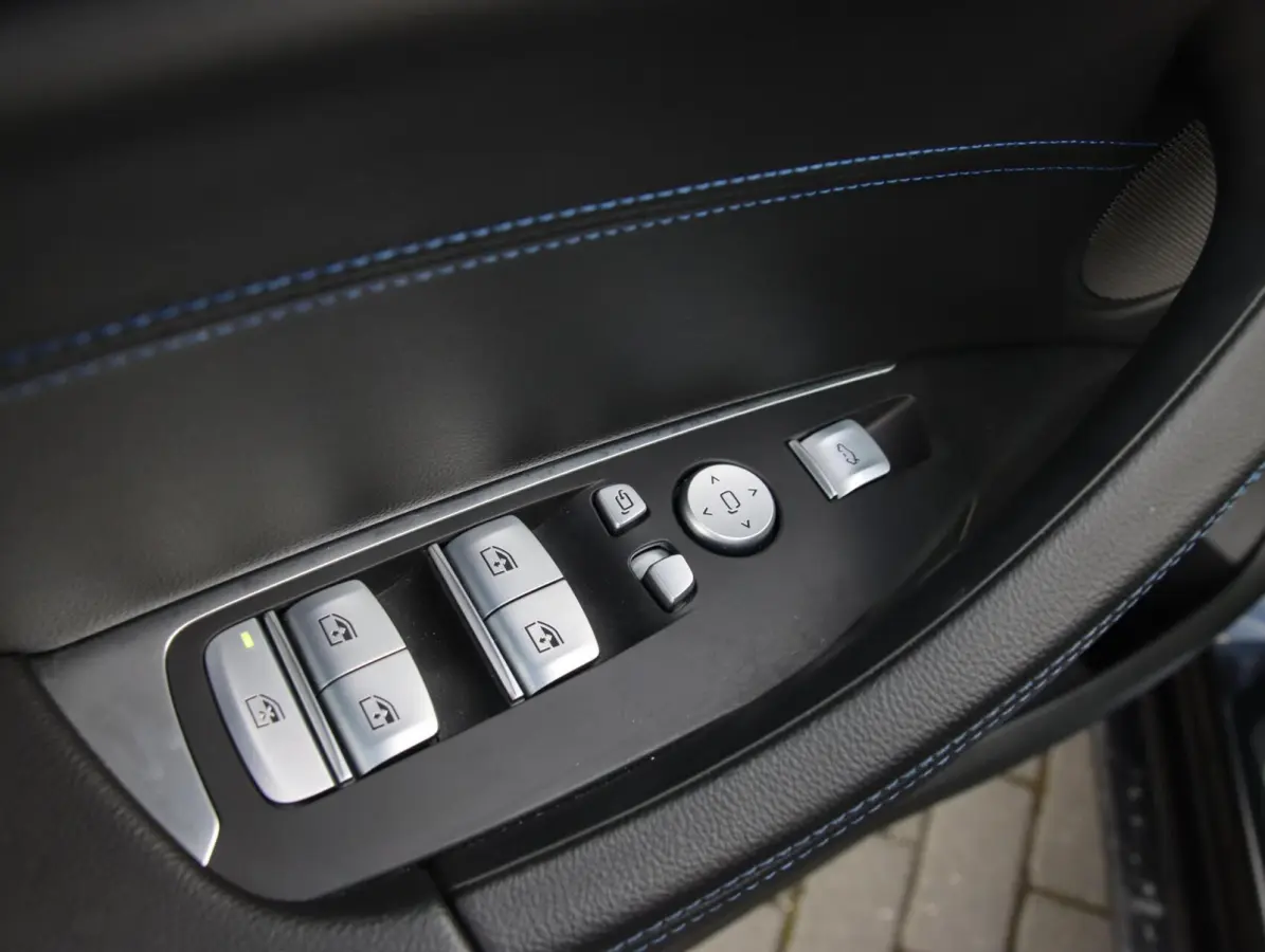 High Executive 80 kWh M-sport | SOH 97,2% | Panoramadak