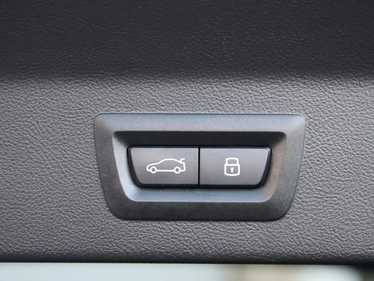 High Executive 80 kWh M-sport | SOH 97,2% | Panoramadak