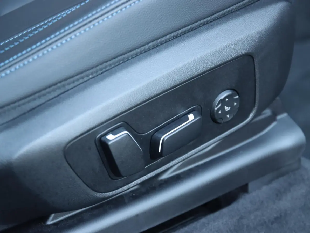 High Executive 80 kWh M-sport | SOH 97,2% | Panoramadak