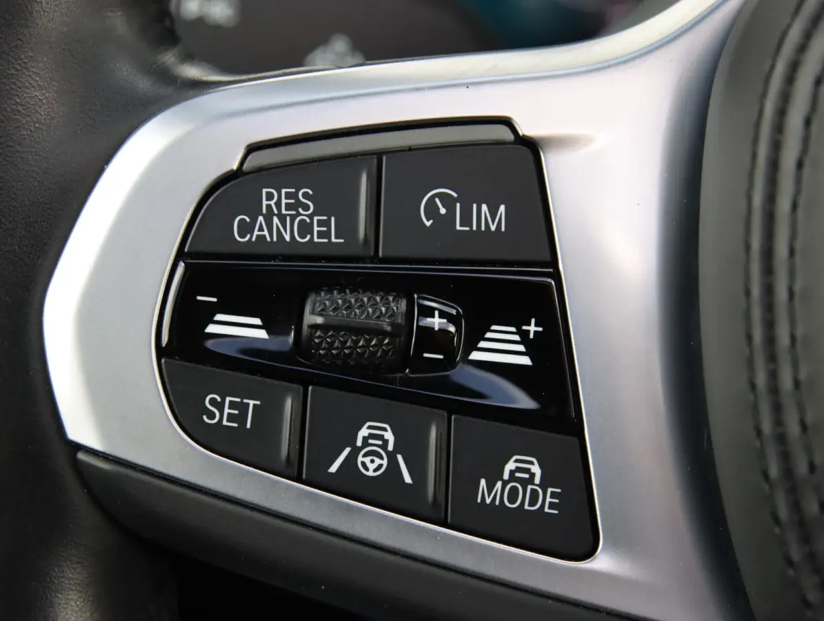 High Executive 80 kWh M-sport | SOH 97,2% | Panoramadak