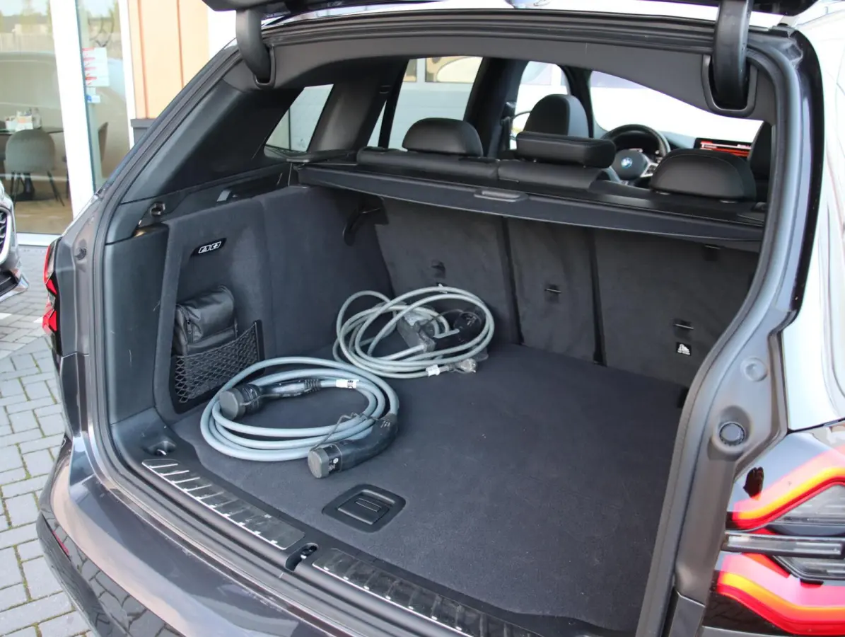 High Executive 80 kWh M-sport | SOH 97,2% | Panoramadak