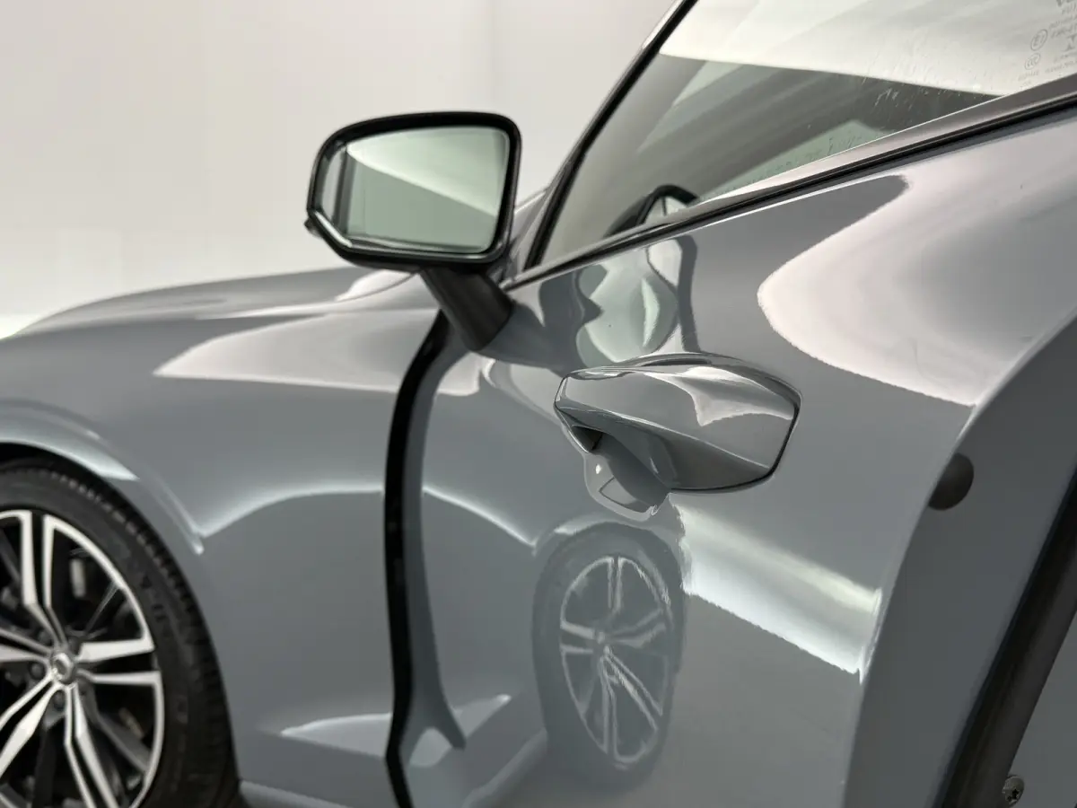 2.0 B4 R-Design Black Optic | Pano | Virtual | Memory | H/K | Camera | Carplay | Cruise | NAP