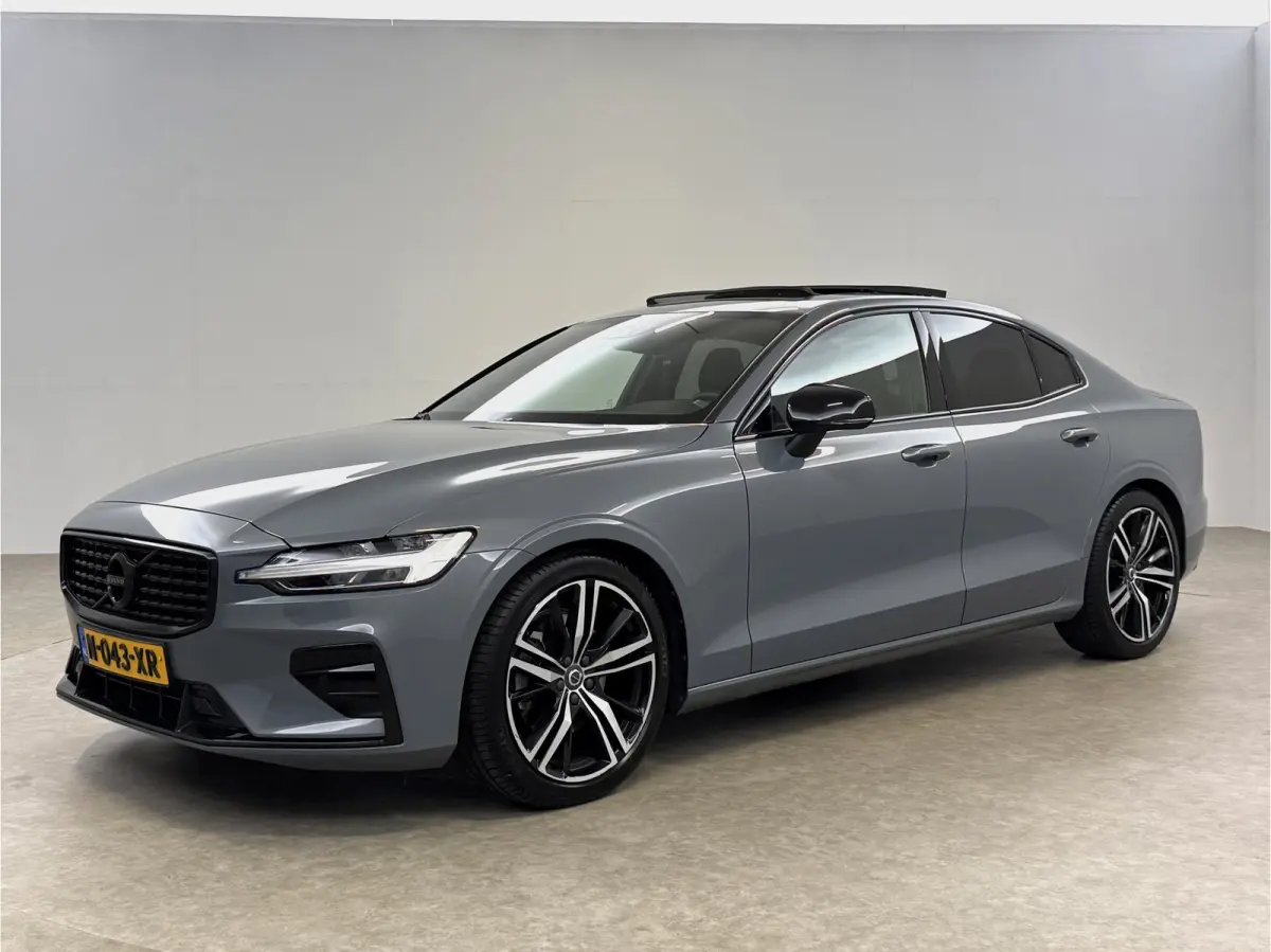 2.0 B4 R-Design Black Optic | Pano | Virtual | Memory | H/K | Camera | Carplay | Cruise | NAP