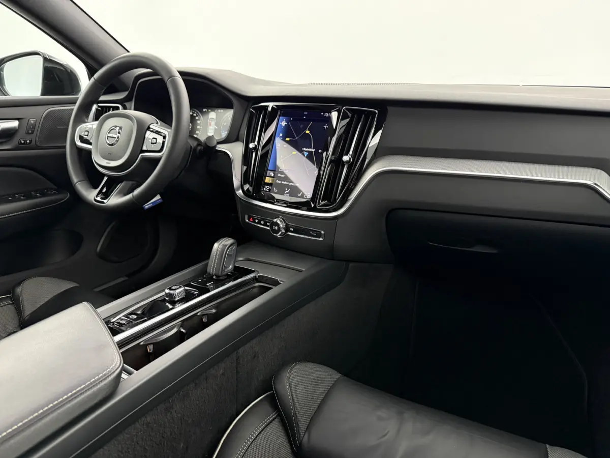 2.0 B4 R-Design Black Optic | Pano | Virtual | Memory | H/K | Camera | Carplay | Cruise | NAP