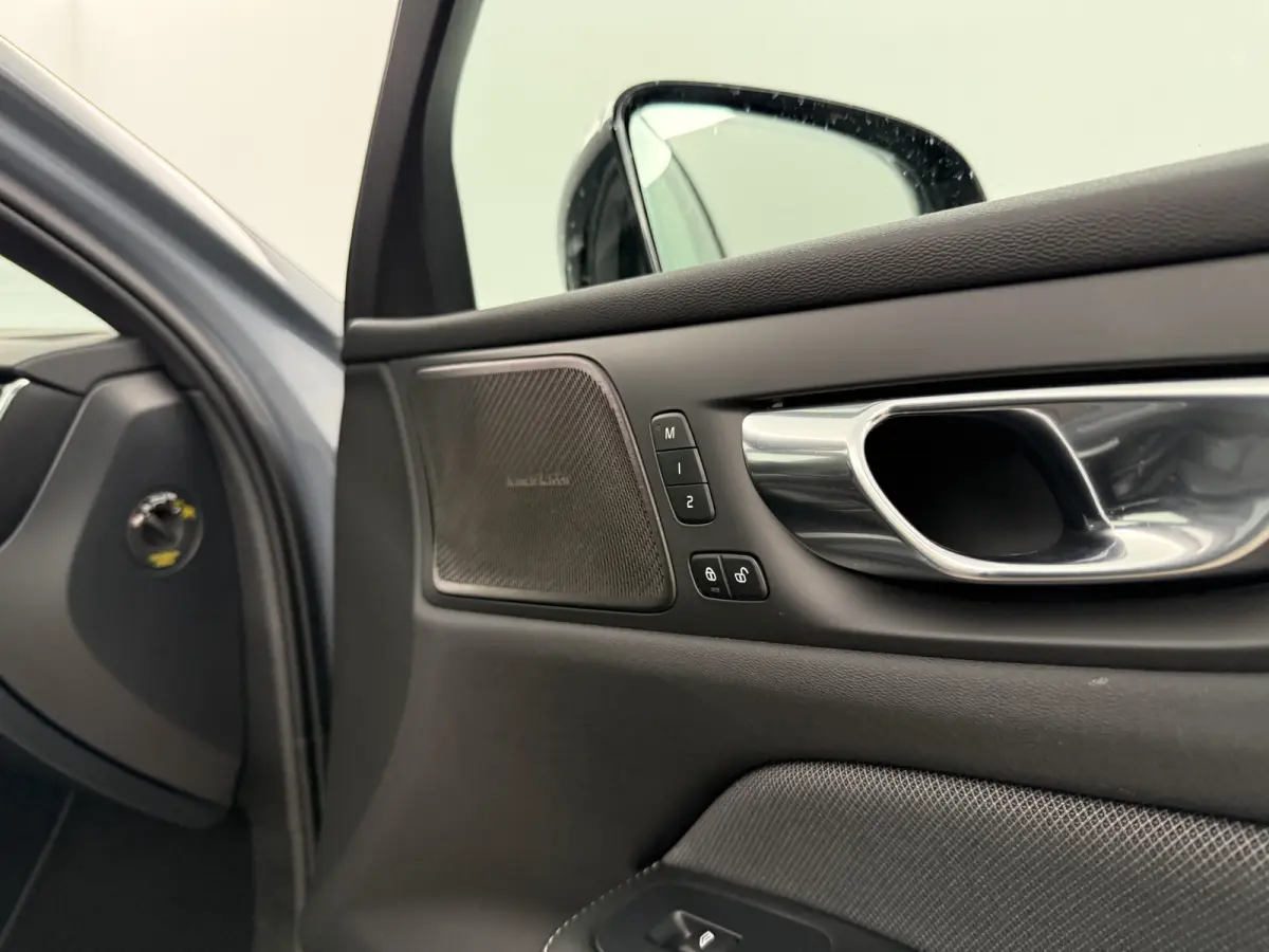 2.0 B4 R-Design Black Optic | Pano | Virtual | Memory | H/K | Camera | Carplay | Cruise | NAP
