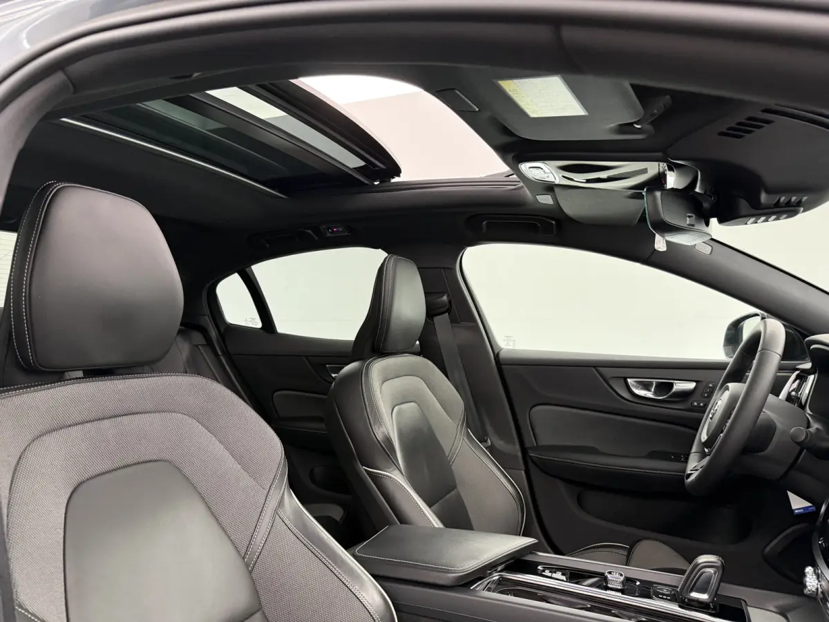 2.0 B4 R-Design Black Optic | Pano | Virtual | Memory | H/K | Camera | Carplay | Cruise | NAP