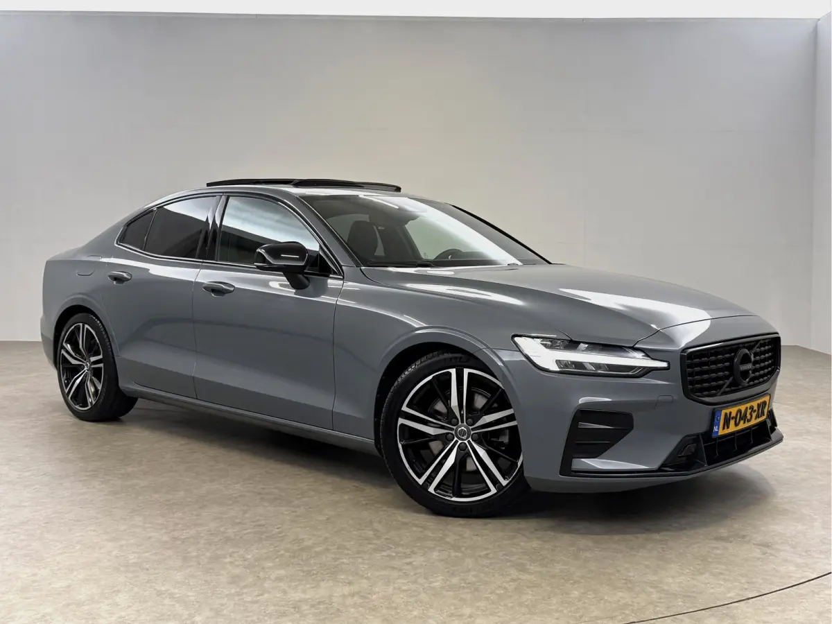 2.0 B4 R-Design Black Optic | Pano | Virtual | Memory | H/K | Camera | Carplay | Cruise | NAP