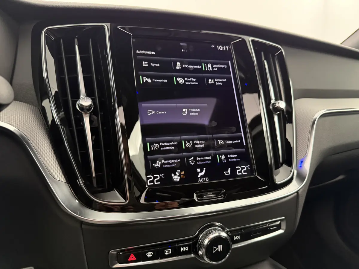 2.0 B4 R-Design Black Optic | Pano | Virtual | Memory | H/K | Camera | Carplay | Cruise | NAP