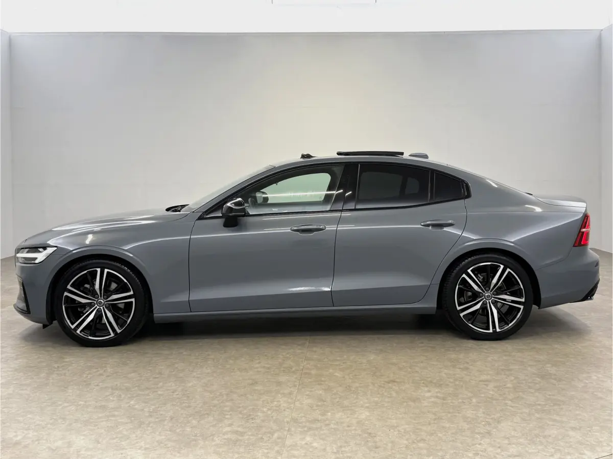 2.0 B4 R-Design Black Optic | Pano | Virtual | Memory | H/K | Camera | Carplay | Cruise | NAP