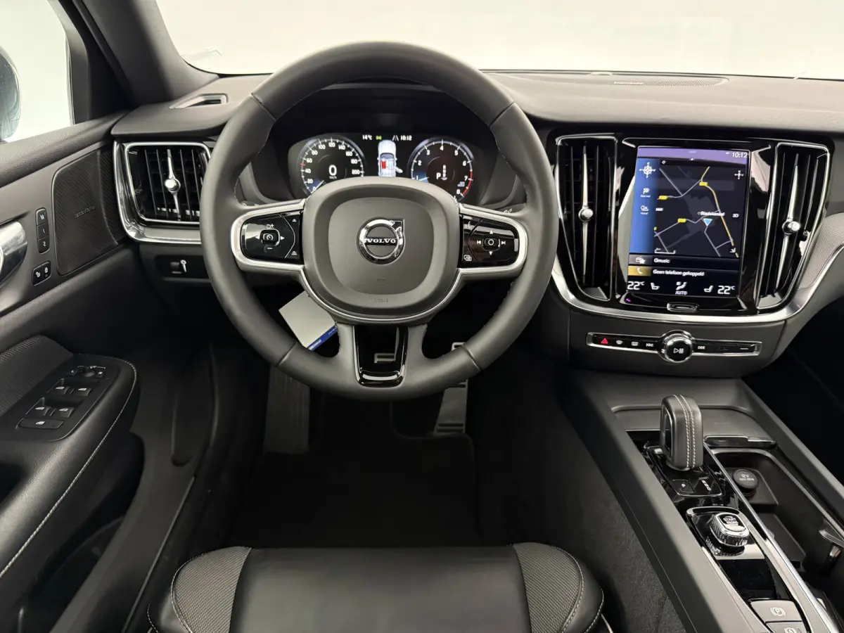 2.0 B4 R-Design Black Optic | Pano | Virtual | Memory | H/K | Camera | Carplay | Cruise | NAP