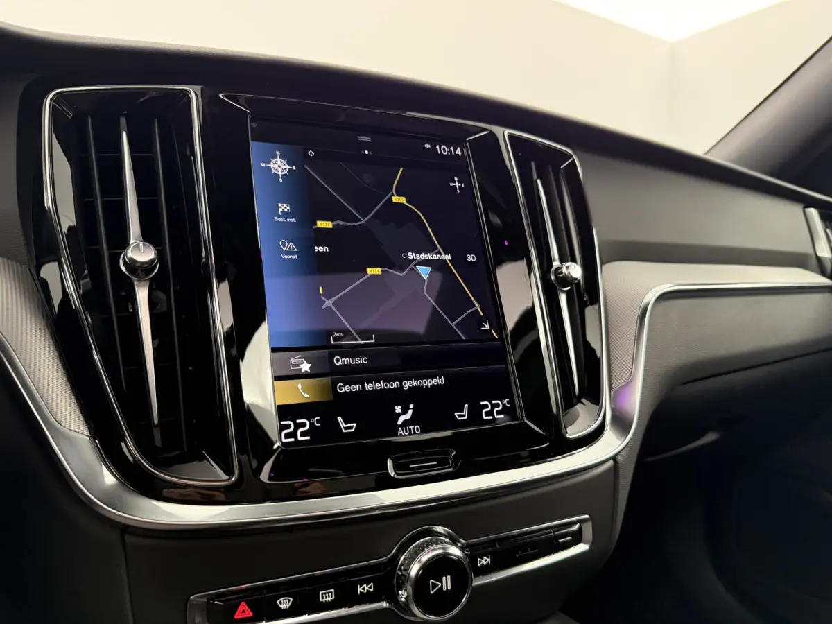 2.0 B4 R-Design Black Optic | Pano | Virtual | Memory | H/K | Camera | Carplay | Cruise | NAP