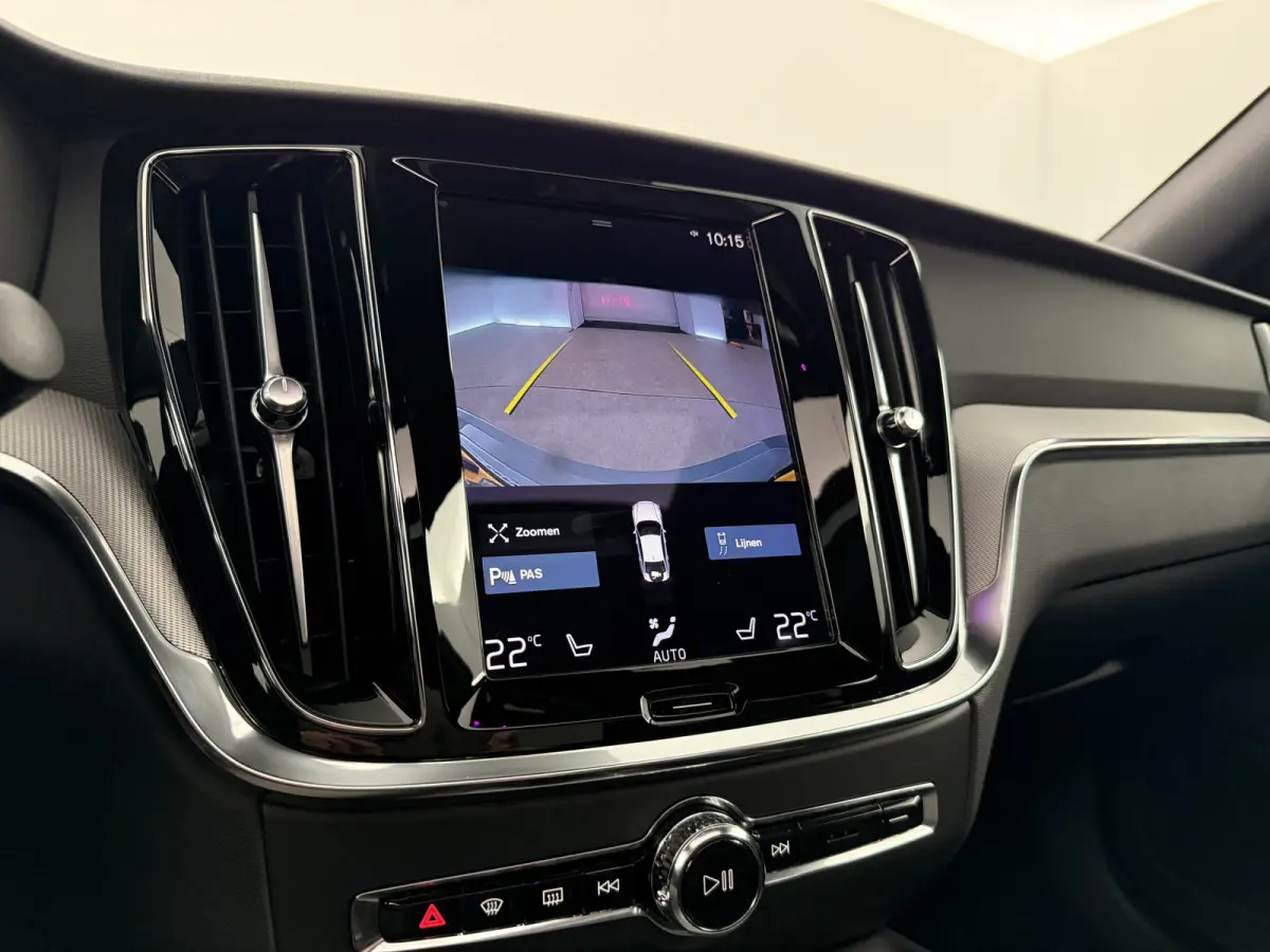 2.0 B4 R-Design Black Optic | Pano | Virtual | Memory | H/K | Camera | Carplay | Cruise | NAP