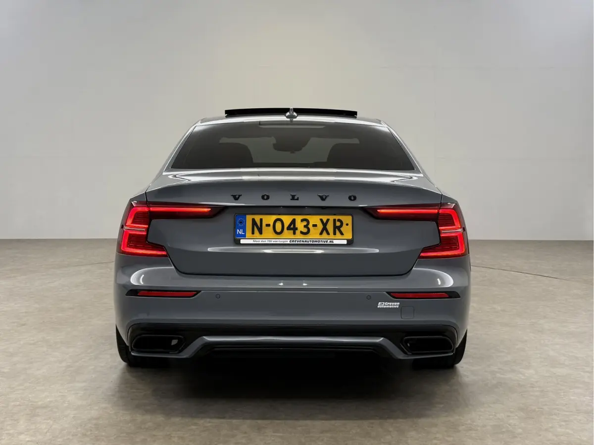 2.0 B4 R-Design Black Optic | Pano | Virtual | Memory | H/K | Camera | Carplay | Cruise | NAP